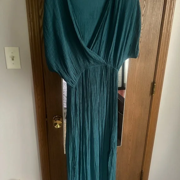 Cupshe Green Wrap Maxi Dress with Slit and V-neck - Picture 3 of 3